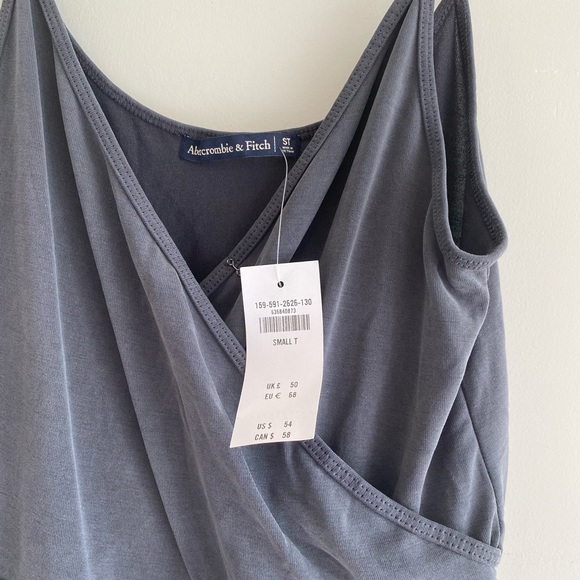 Brand new Abercrombie and Fitch romper in size small tall - Picture 2 of 2